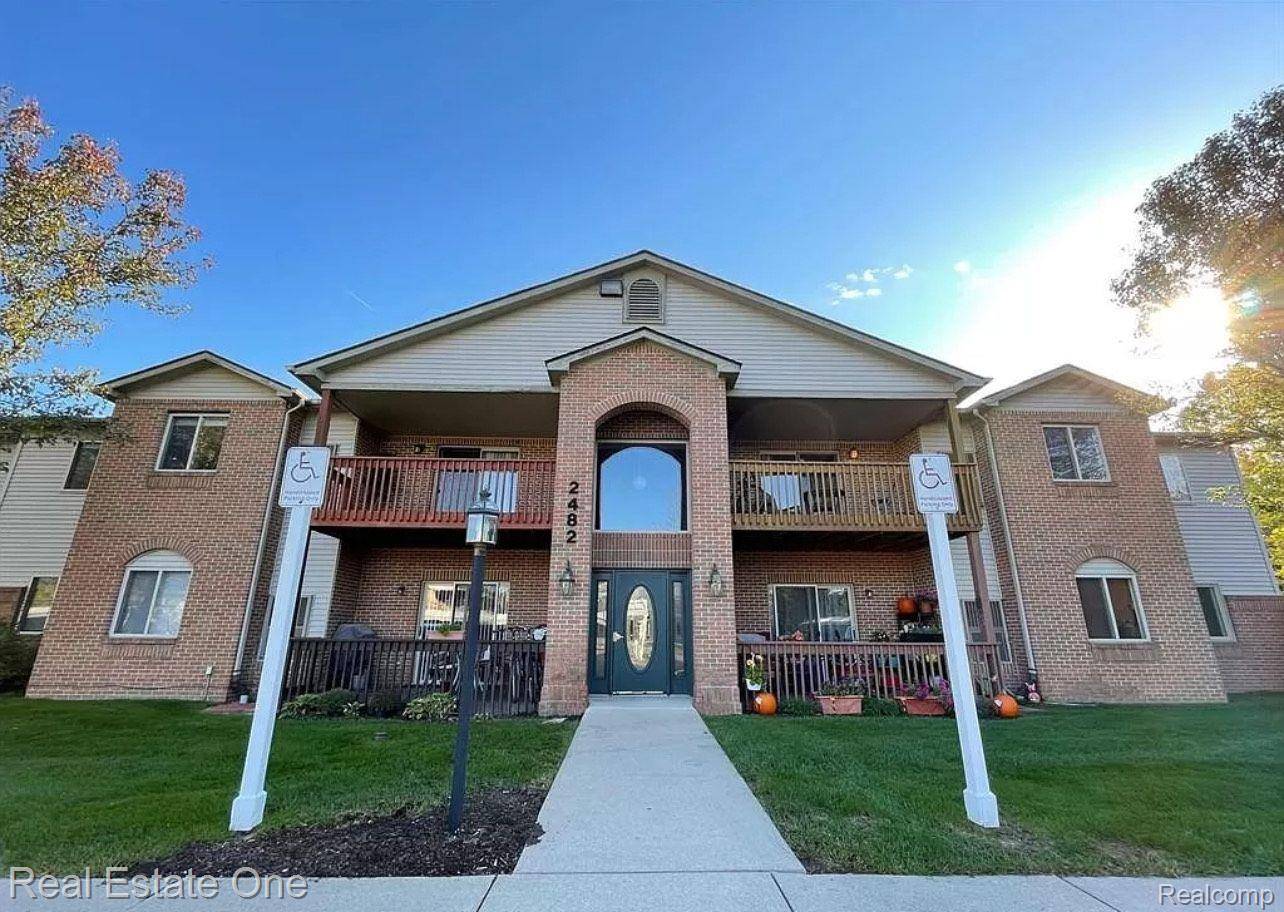2482 EAGLES CIR #6, Ypsilanti, MI 48197