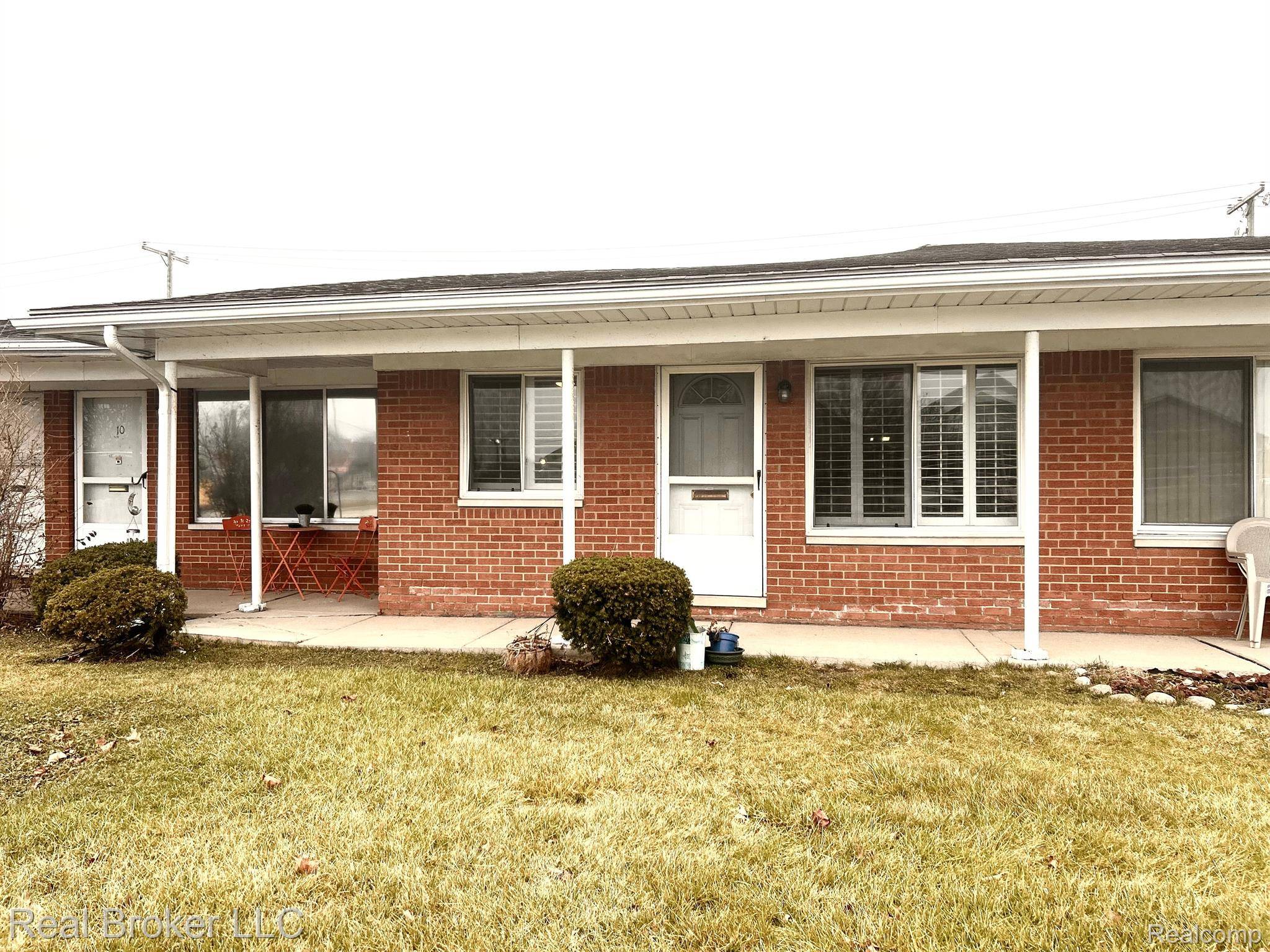 Eastpointe, MI 48021,22444 KELLY RD #11