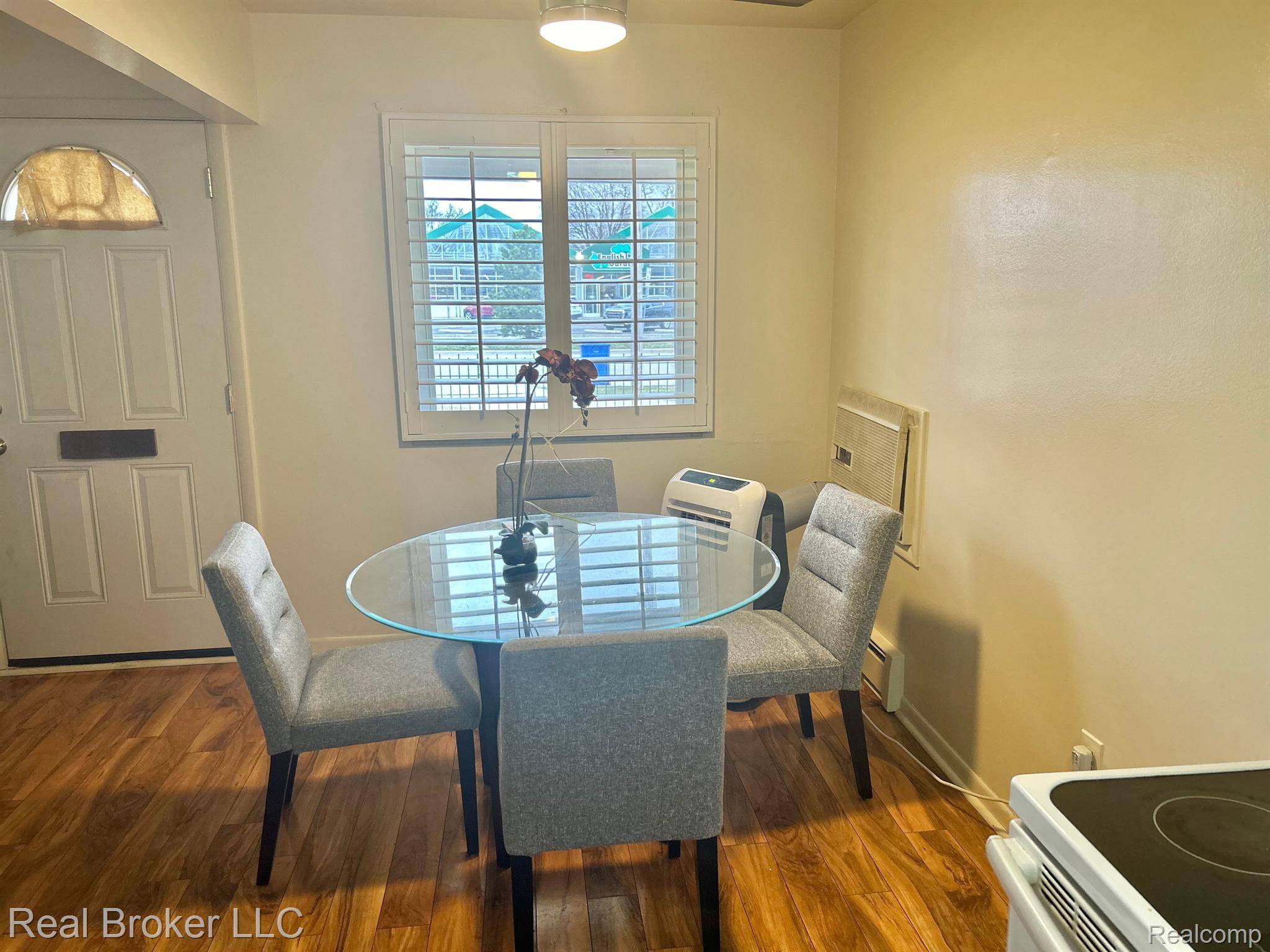 Eastpointe, MI 48021,22444 KELLY RD #11