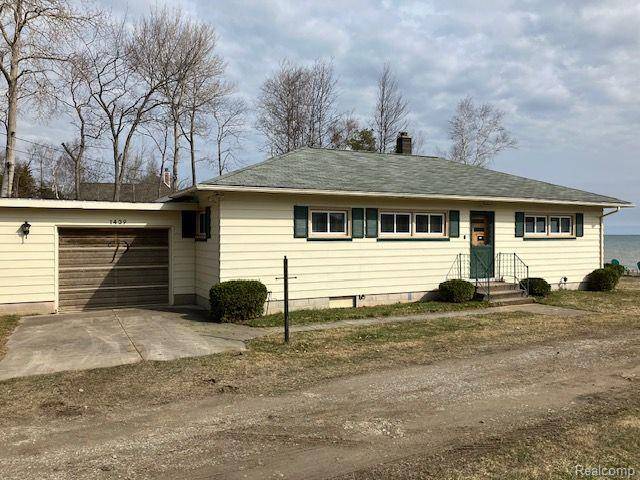 Harbor Beach, MI 48441,1439 LAKESIDE DR