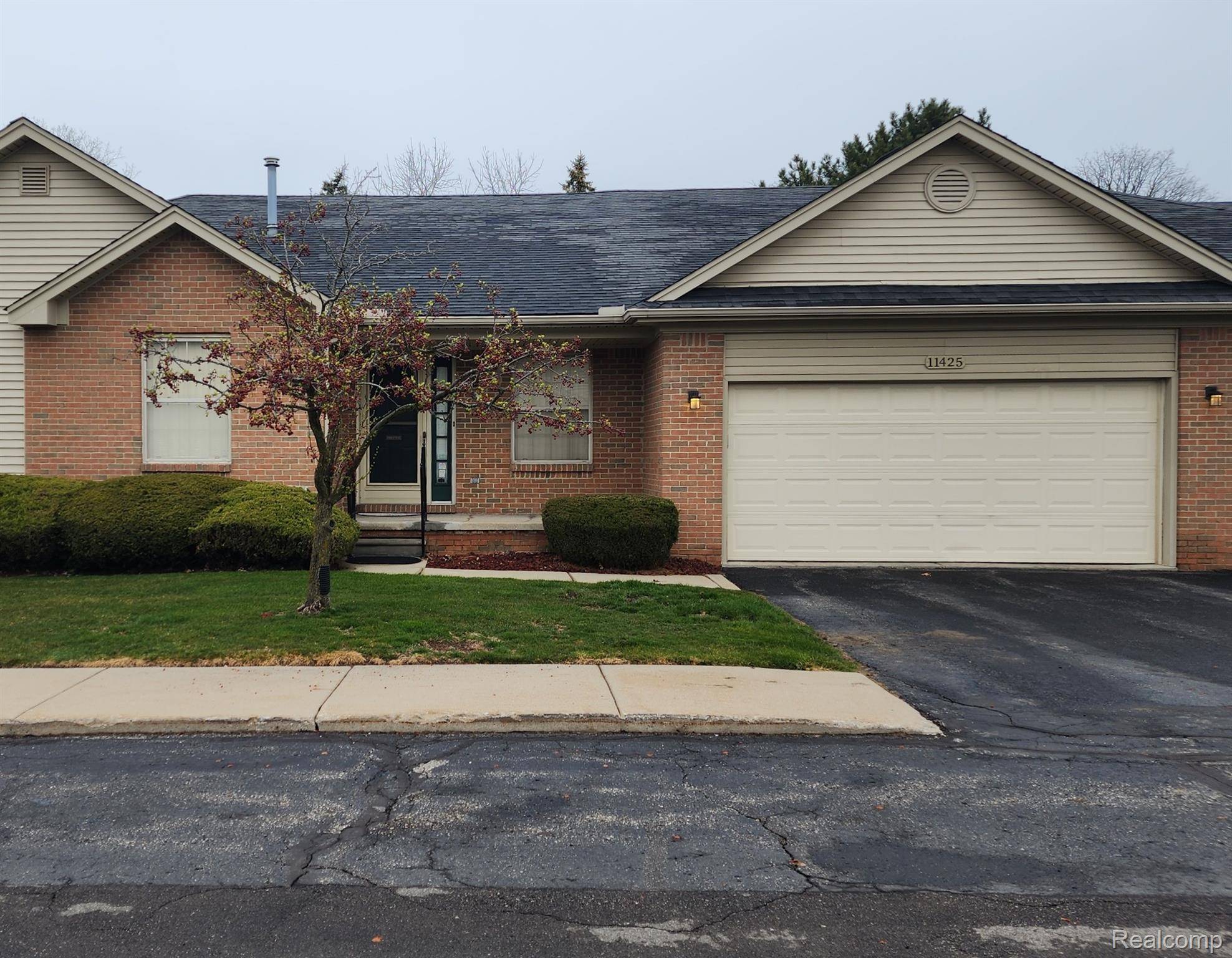 Warren, MI 48089,11425 CELTIC MANOR DR