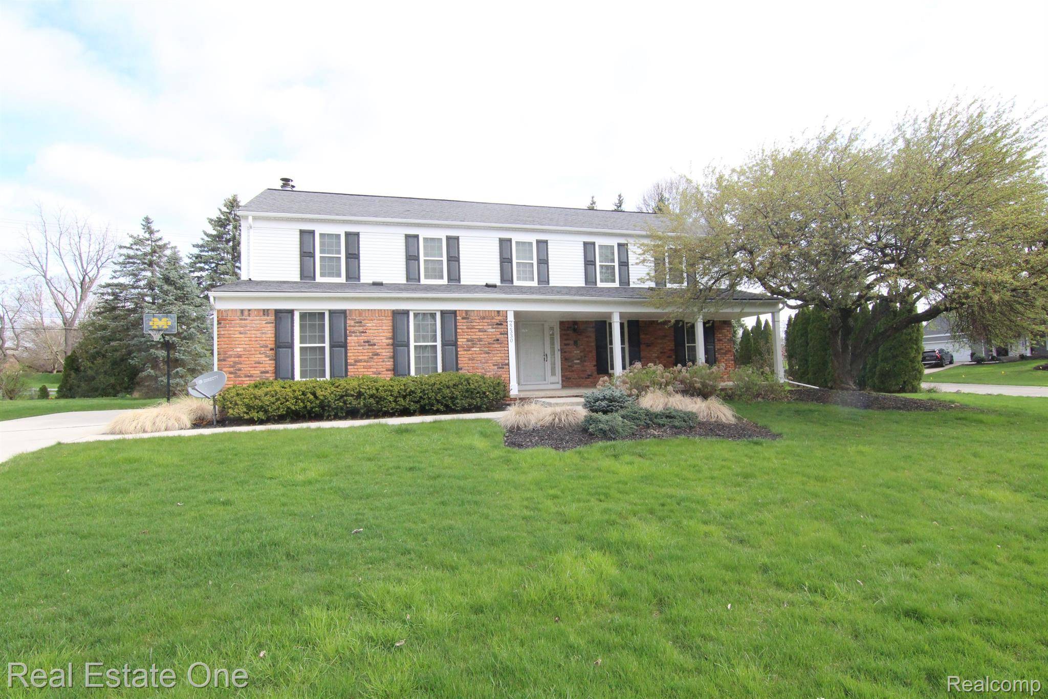 Farmington Hills, MI 48167,22330 INNSBROOK DR