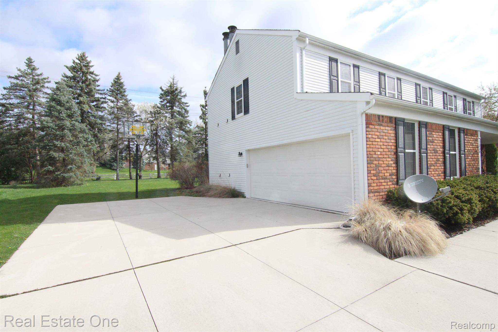 Farmington Hills, MI 48167,22330 INNSBROOK DR