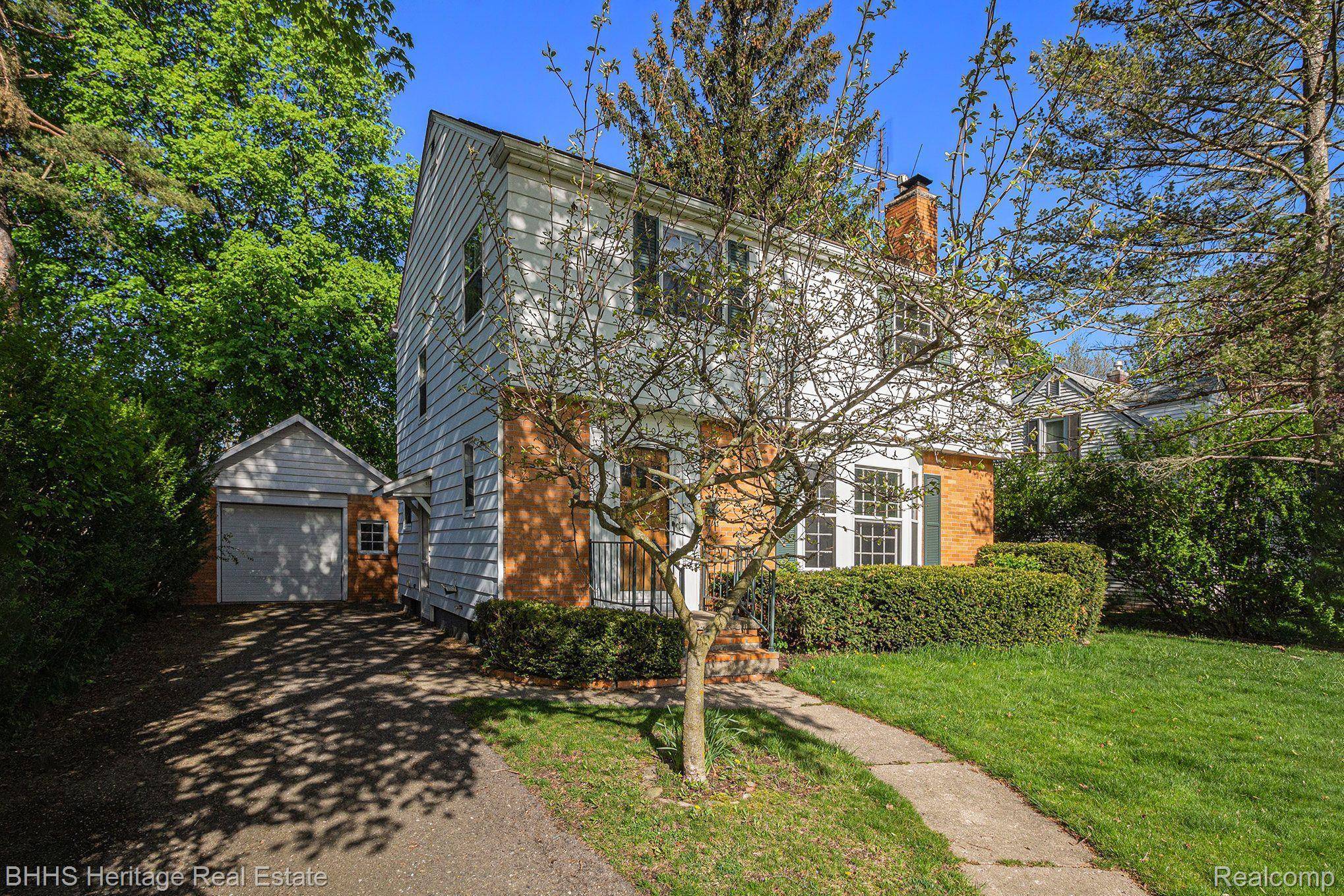 Howell, MI 48843,310 ISBELL ST