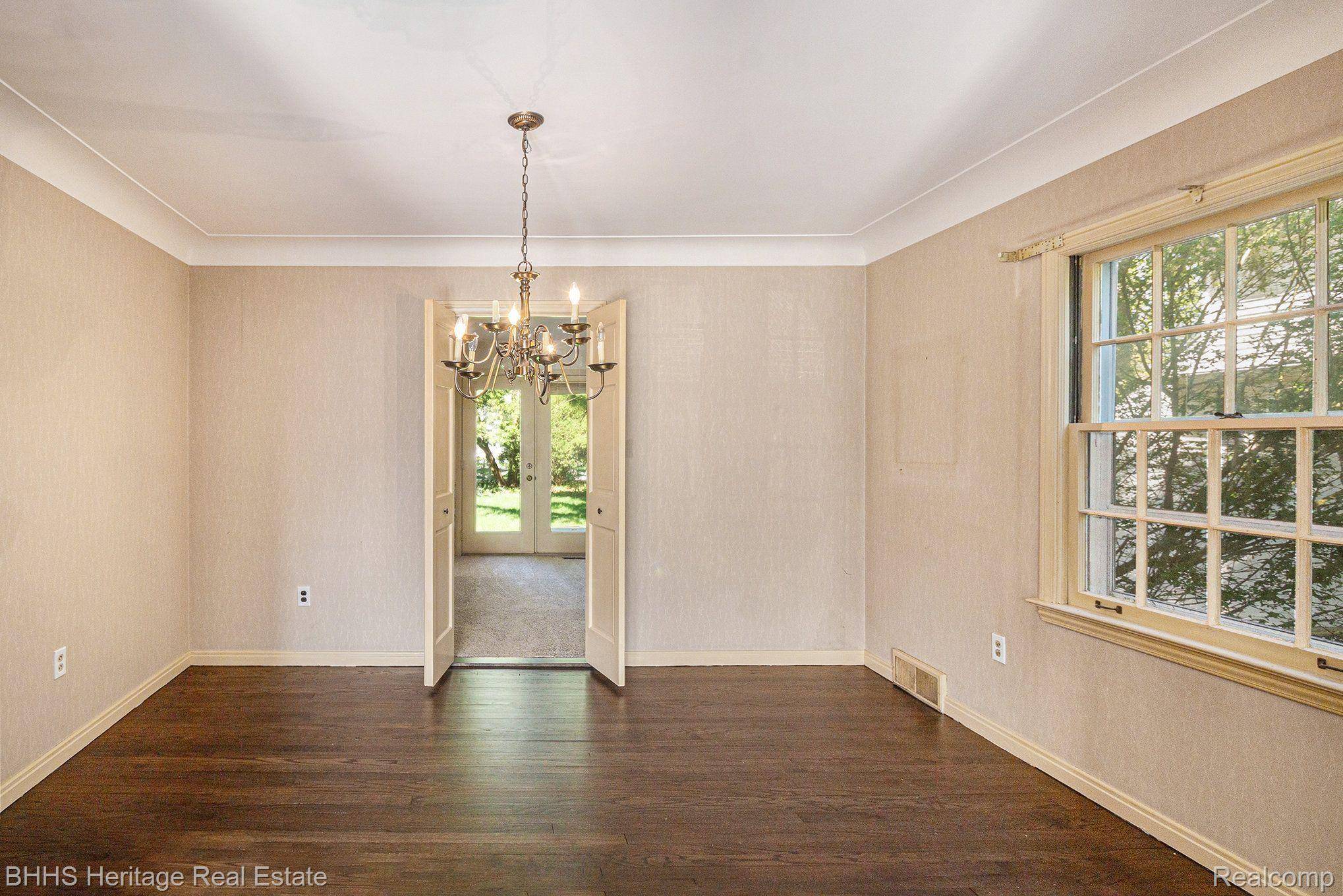 Howell, MI 48843,310 ISBELL ST