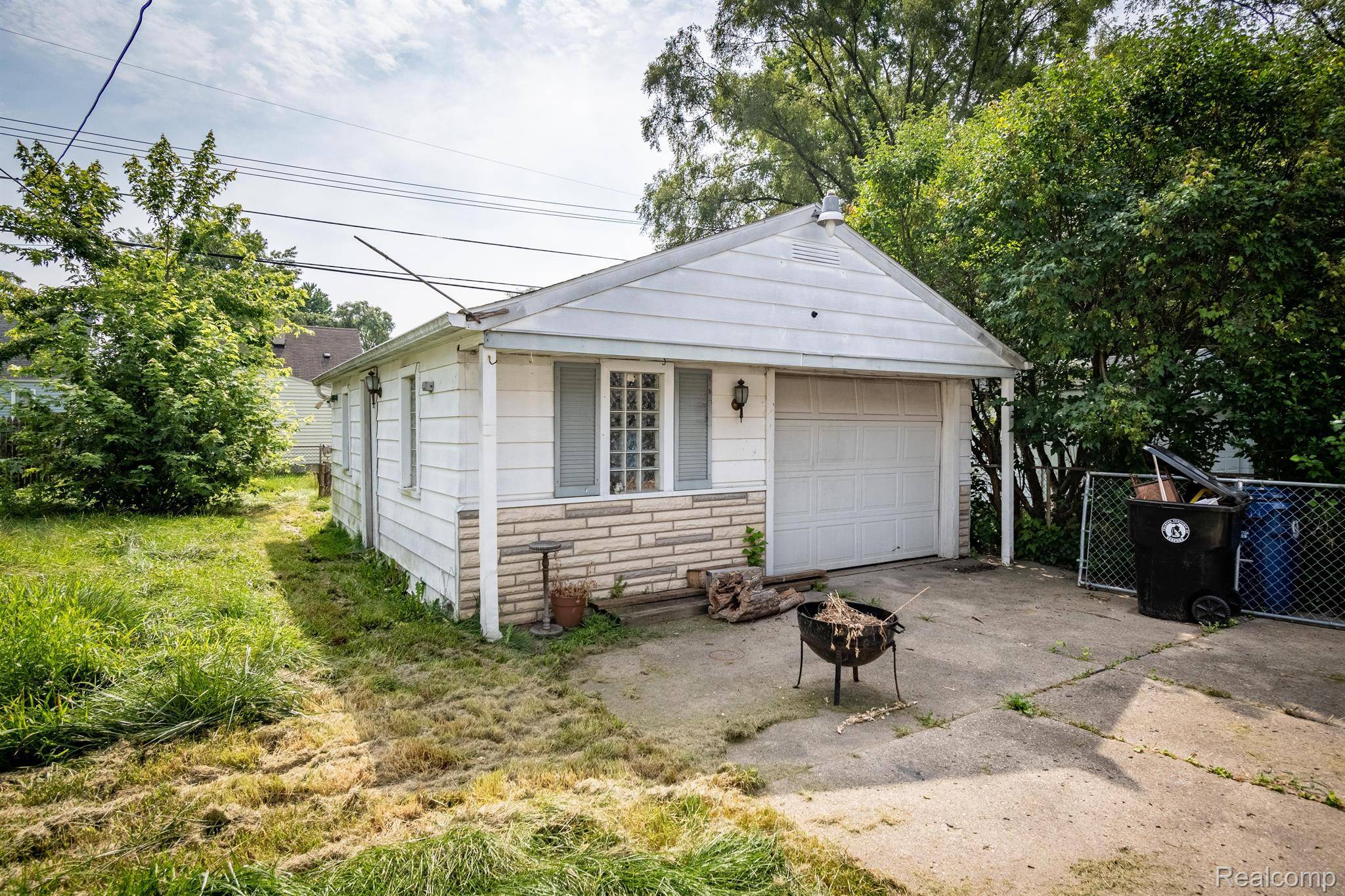 Redford, MI 48240,18690 FOX