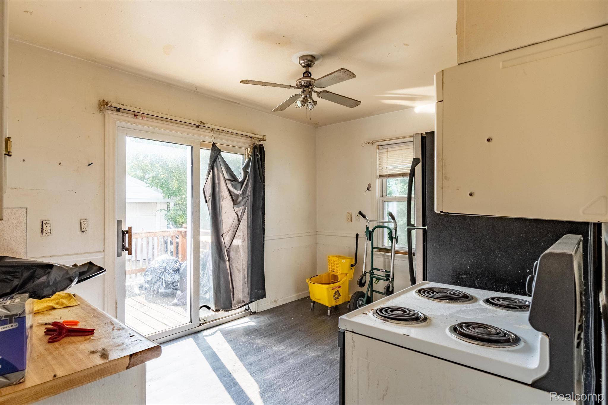 Redford, MI 48240,18690 FOX