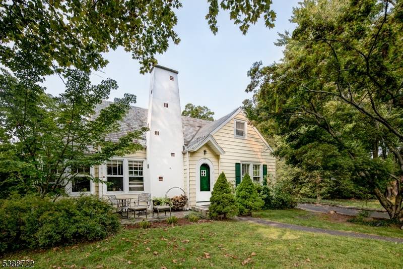 Peapack Gladstone Boro, NJ 07934,10 Valley View Ave