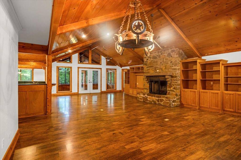 Holly Lake Ranch, TX 75765,2040 Valleywood Drive