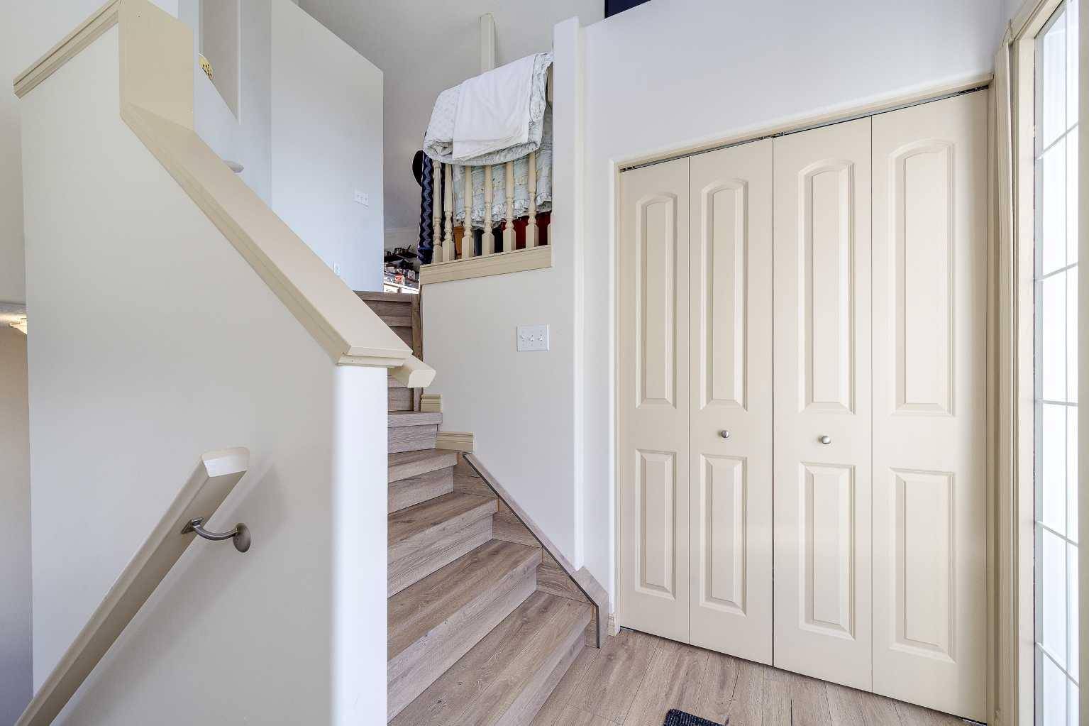 Lousana, AB T0M 1K0,1024 19th AVE