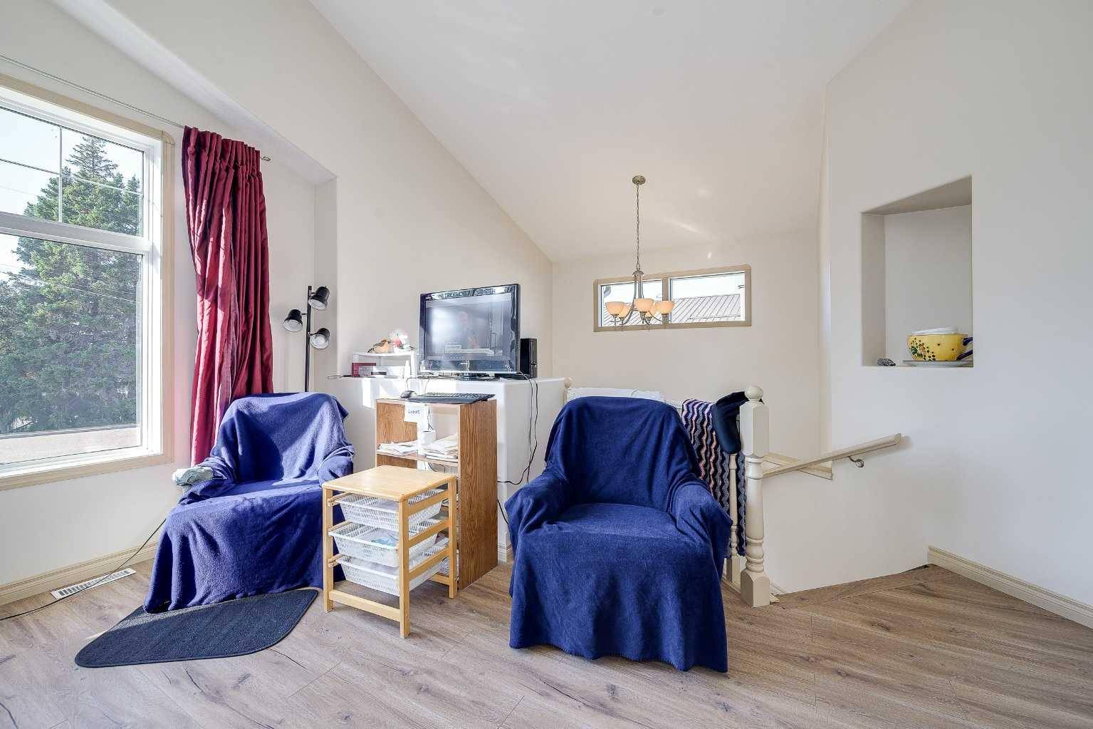 Lousana, AB T0M 1K0,1024 19th AVE