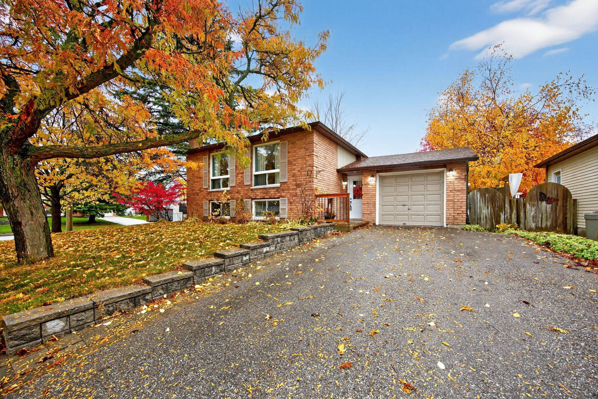 Barrie, ON L4N 5W8,17 Coles ST