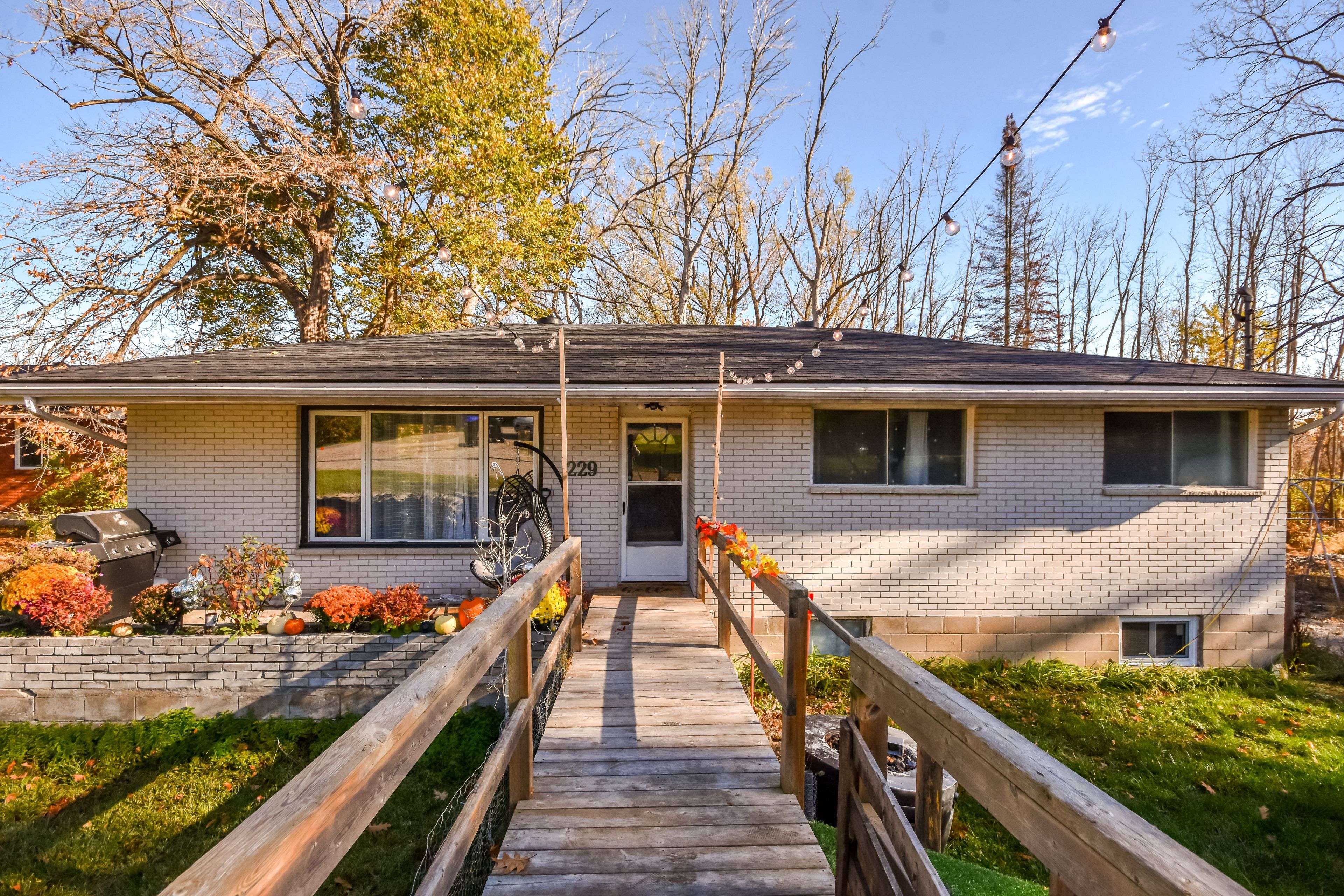 Tay, ON L0K 2C0,229 Mountain AVE