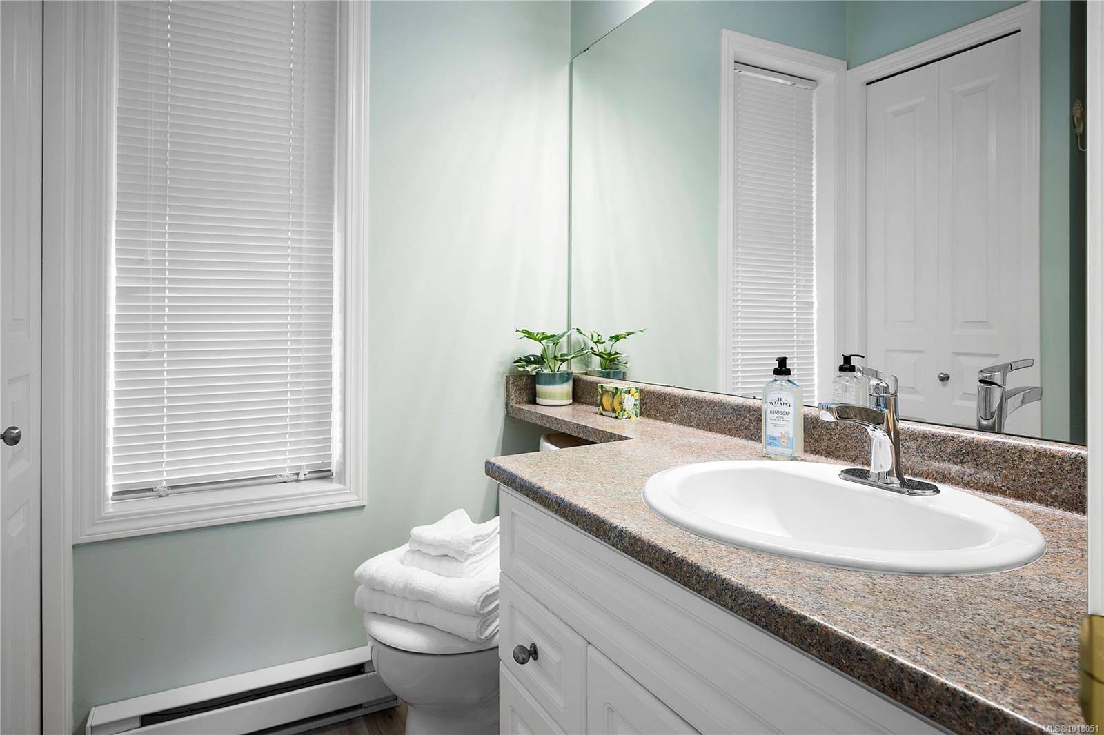 Chemainus, BC V0R 1K1,3000 Oak St #1C