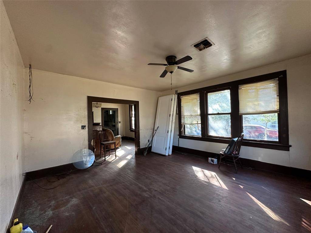 Mexia, TX 76667,822 E COMMERCE