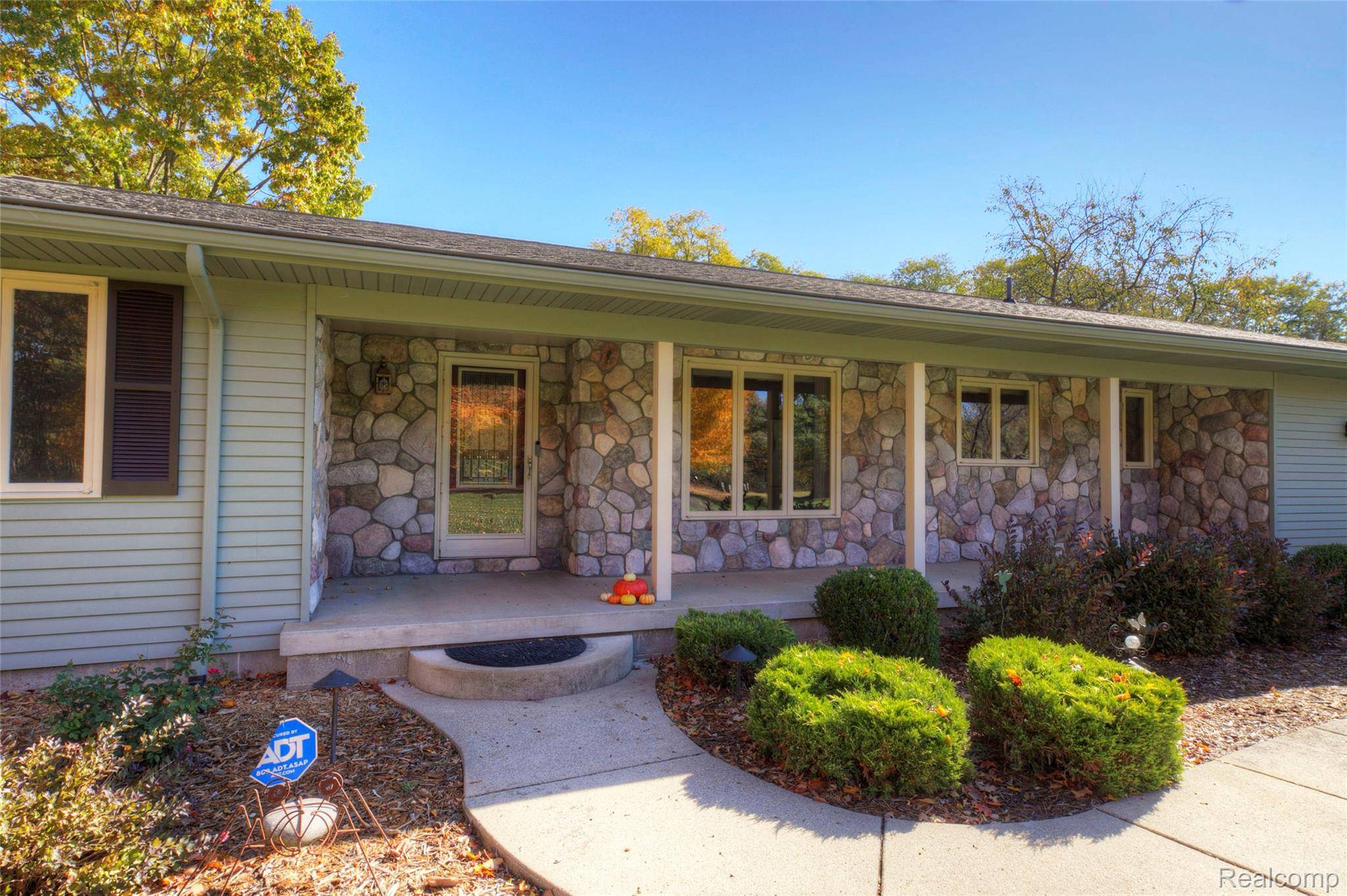 Brighton, MI 48116,7603 Hamburg RD