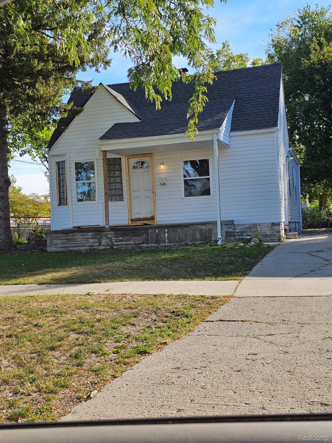 Detroit, MI 48228,8686 Artesian ST