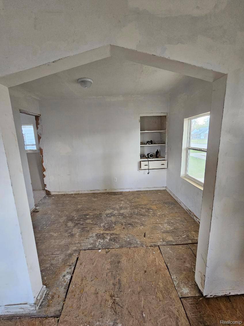 Detroit, MI 48228,8686 Artesian ST