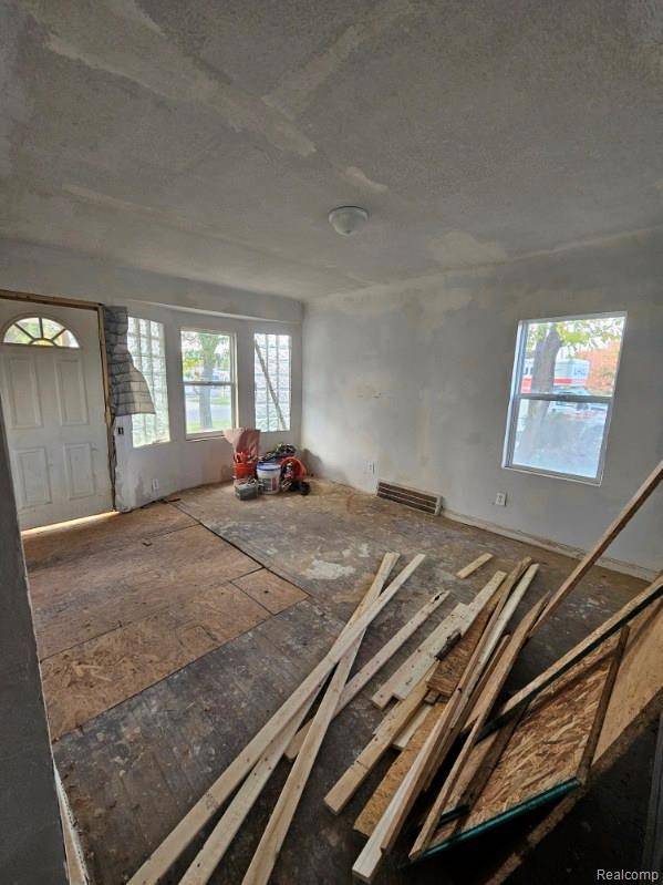 Detroit, MI 48228,8686 Artesian ST