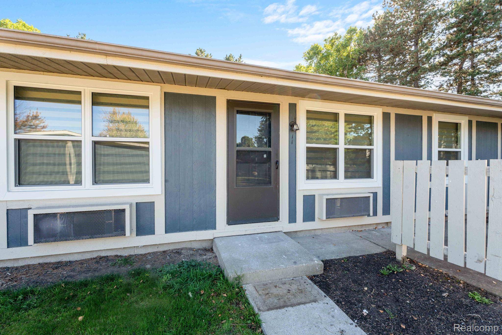 Rochester Hills, MI 48309,6 Roanoke LN #10