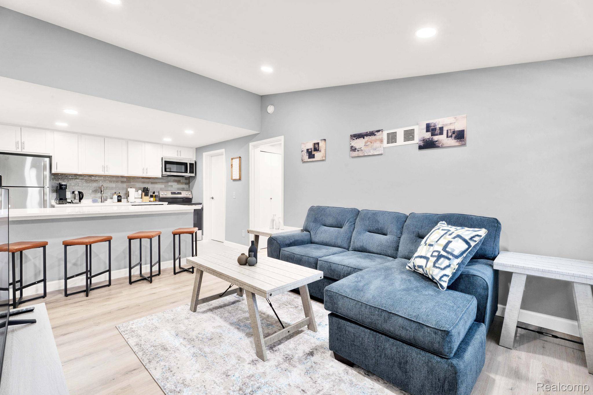 Rochester Hills, MI 48309,6 Roanoke LN #10