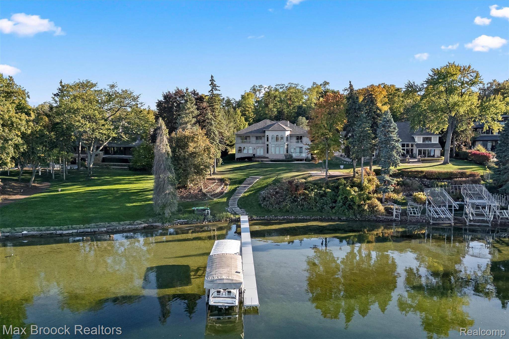 Orchard Lake, MI 48324,4764 Dow Ridge RD