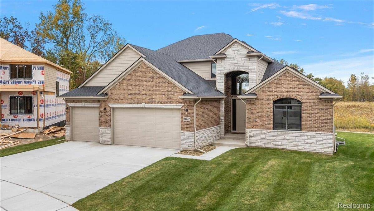 23947 Sawgrass DR, Macomb Township, MI 48042
