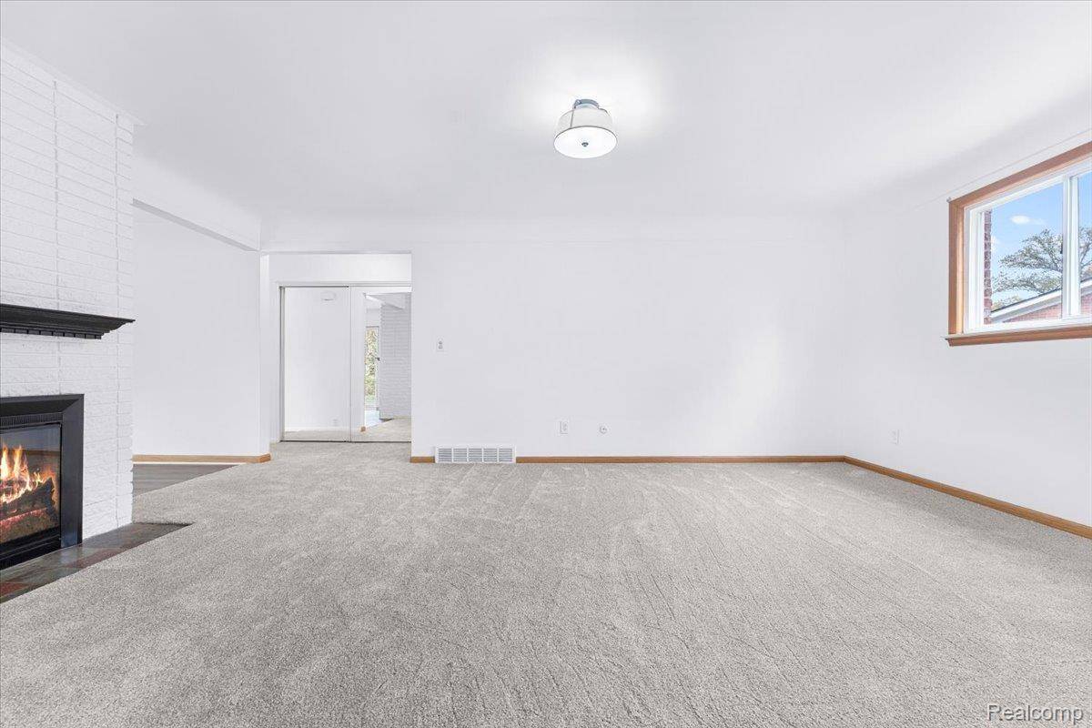 Grosse Ile, MI 48138,25146 Dallas DR