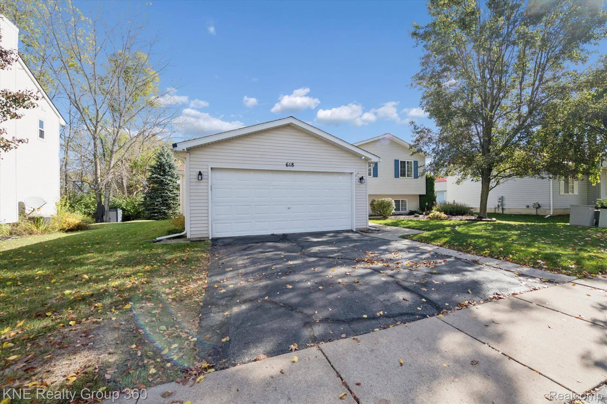 Pinckney, MI 48169,618 Bluebird LN