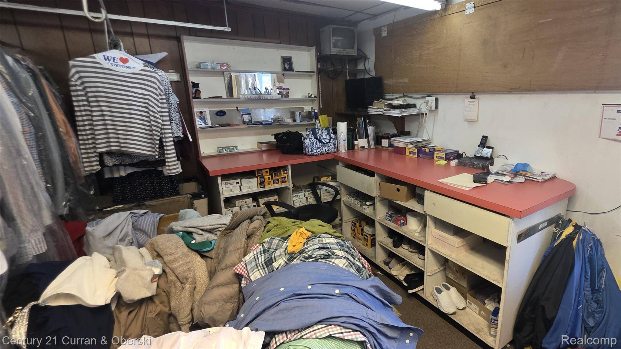 32065 Grand River AVE, Farmington, MI 48336