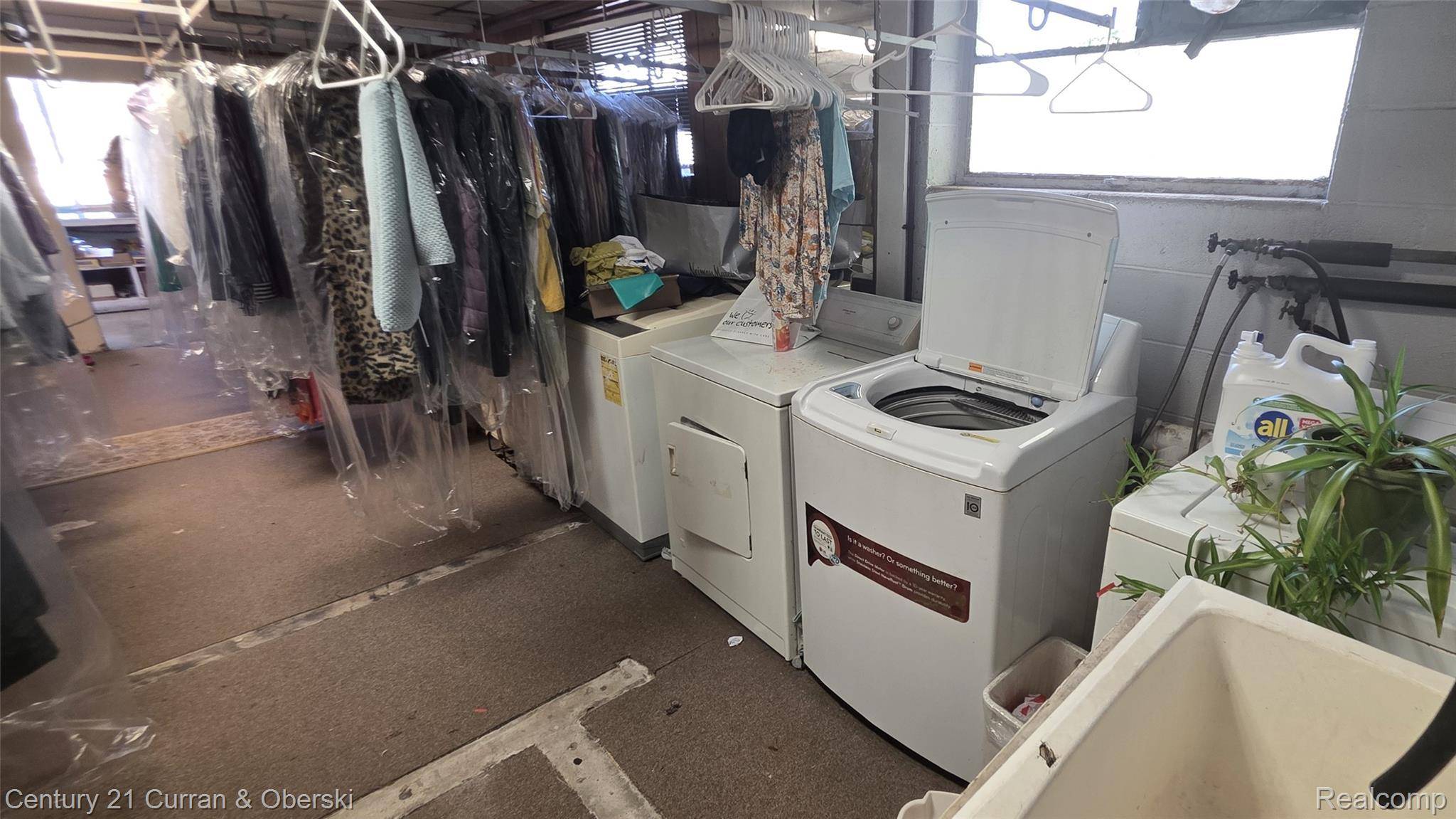 32065 Grand River AVE, Farmington, MI 48336