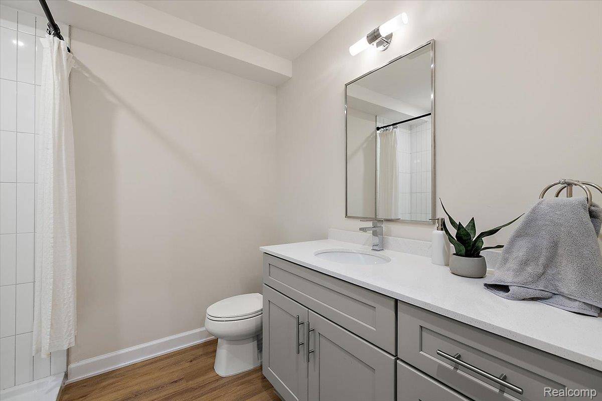 Grosse Pointe, MI 48230,386 Notre Dame ST