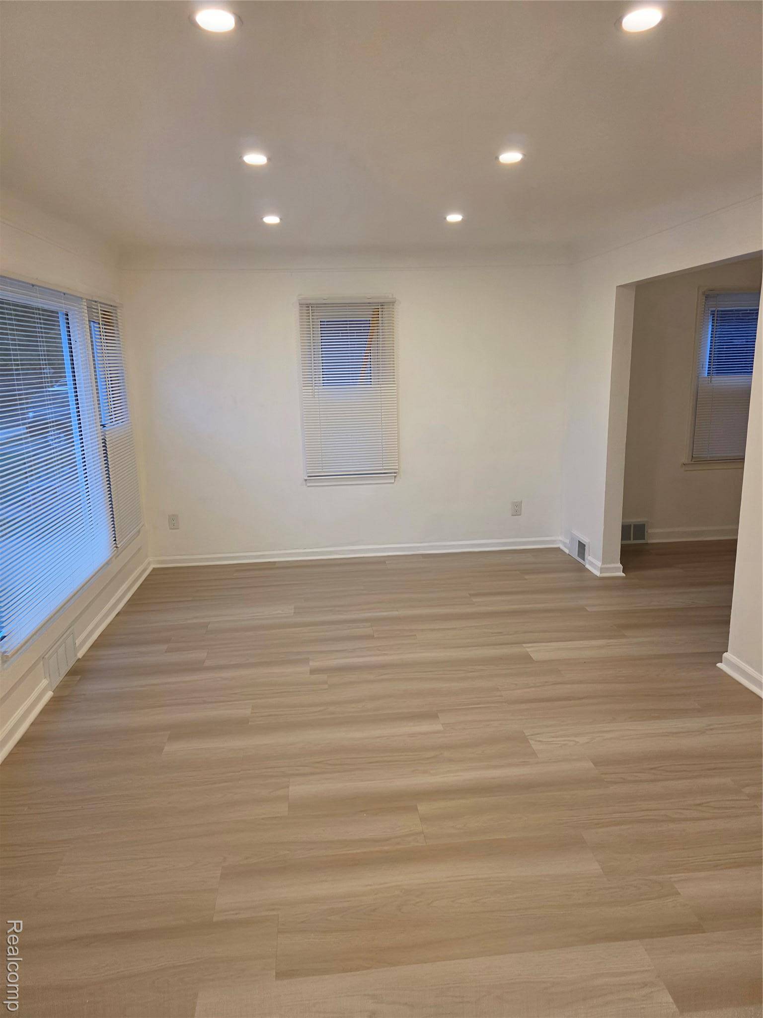 Detroit, MI 48227,14601 Mettetal ST