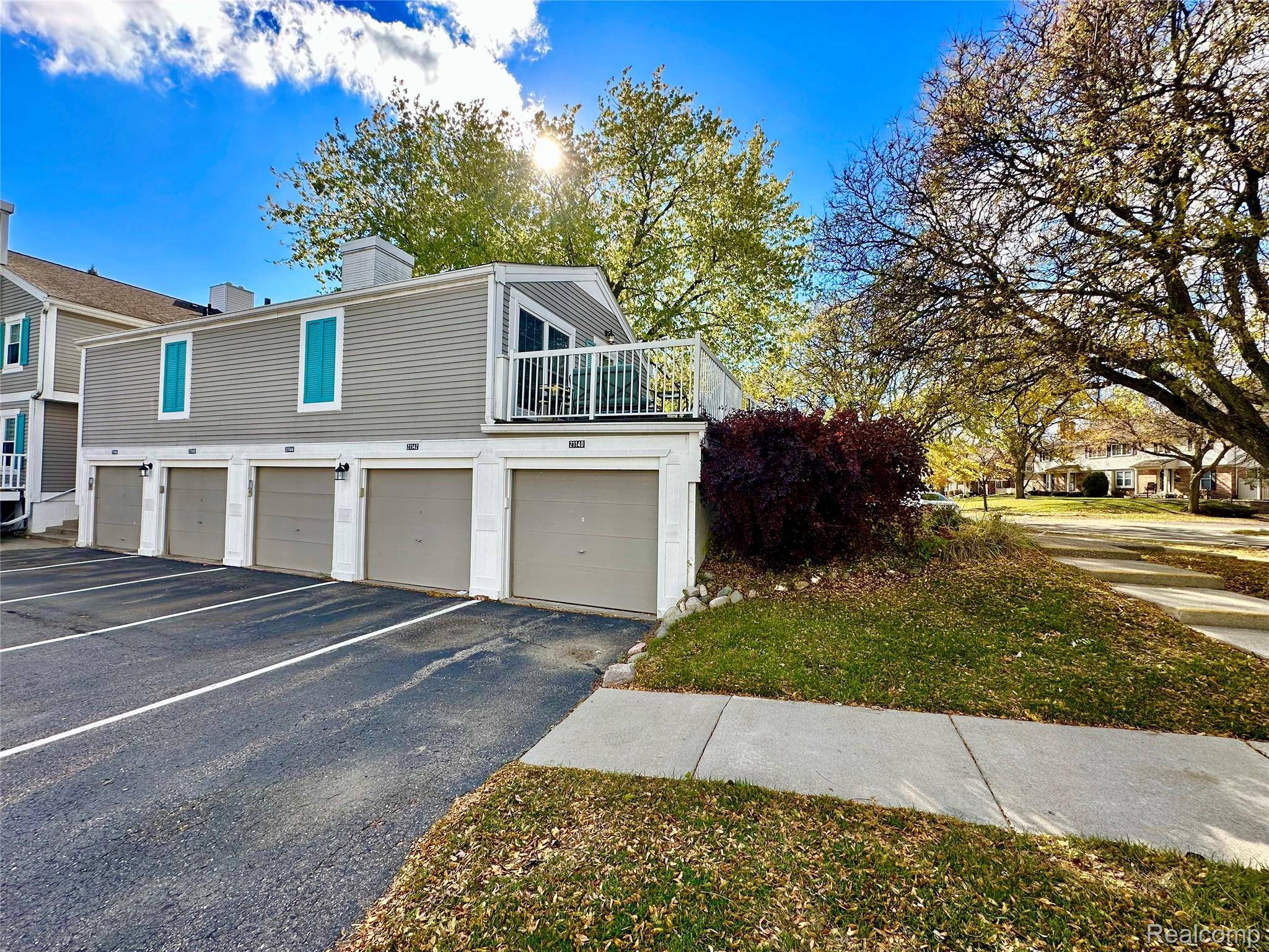 Novi, MI 48167,21140 E Glen Haven CIR