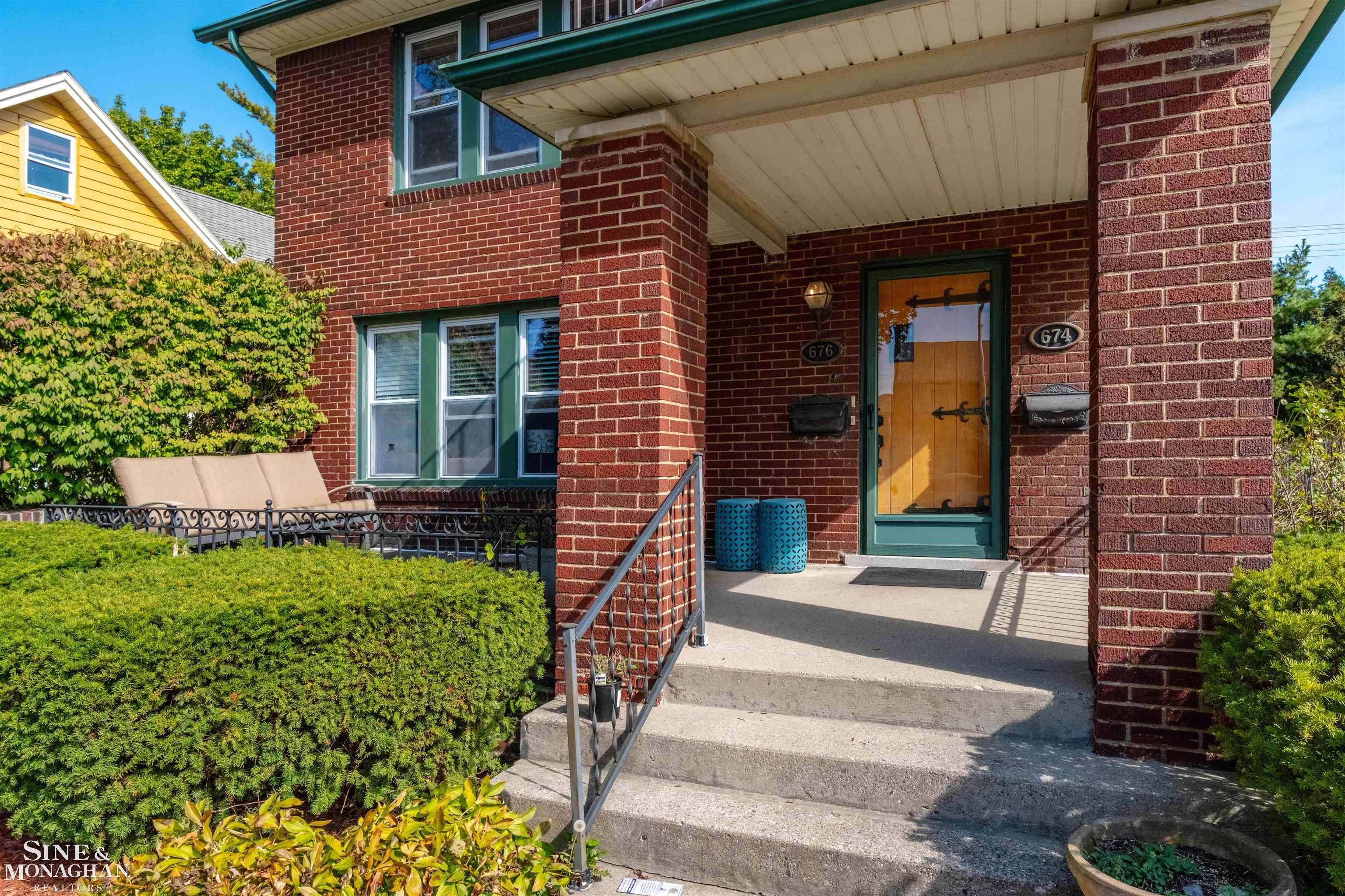 Grosse Pointe, MI 48230,674 Neff RD