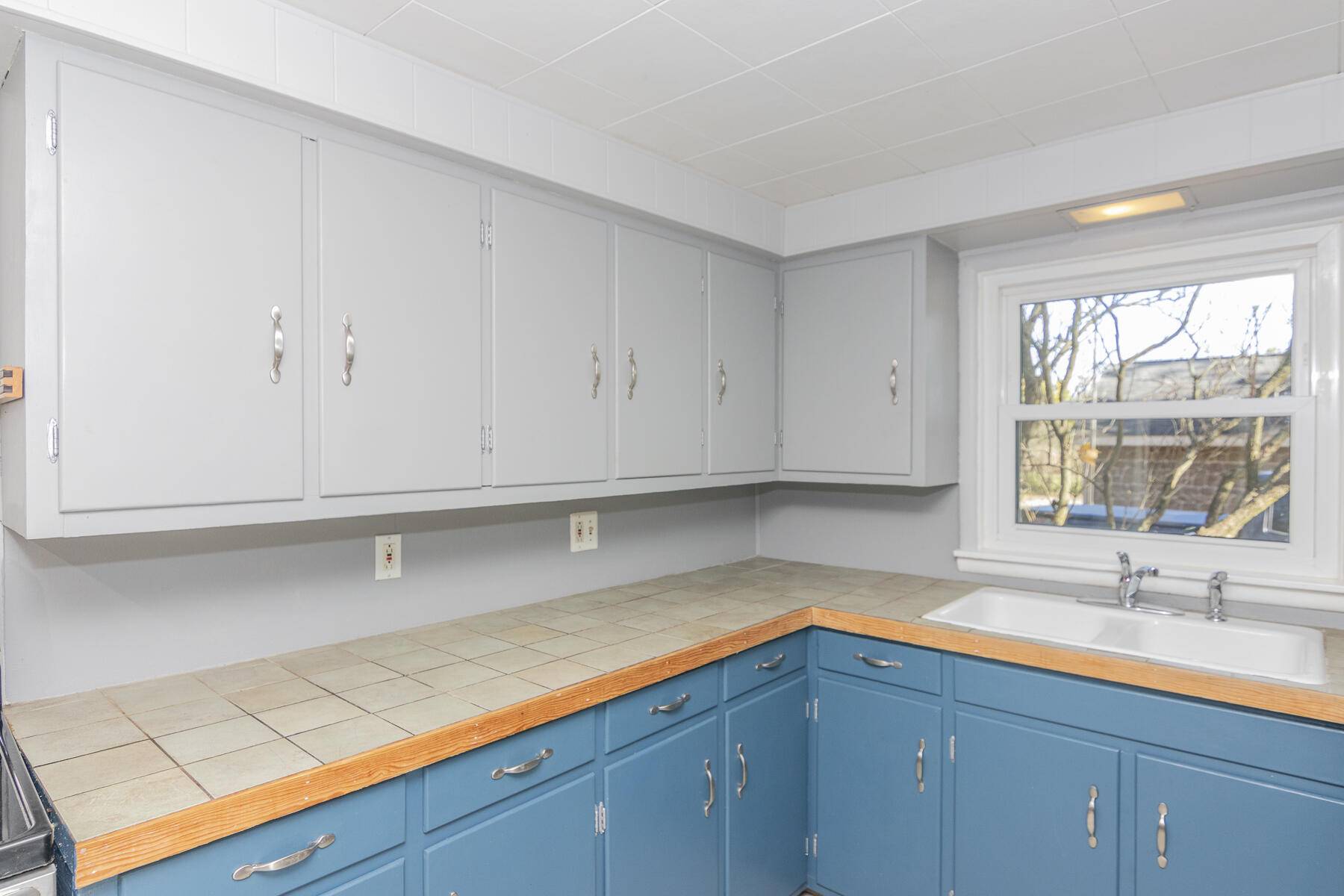 Portage, MI 49002,2244 E T AVE