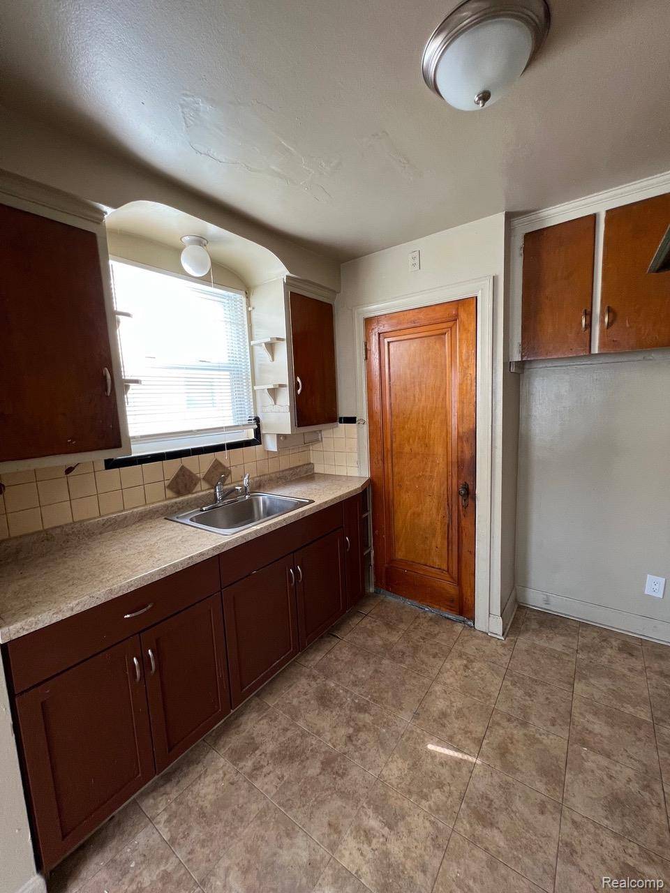 Detroit, MI 48204,9145 Pinehurst ST