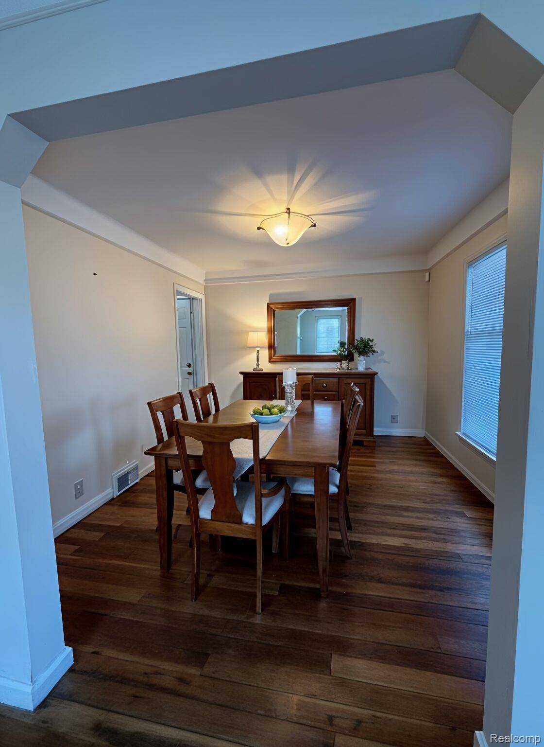 Detroit, MI 48224,15763 Munich