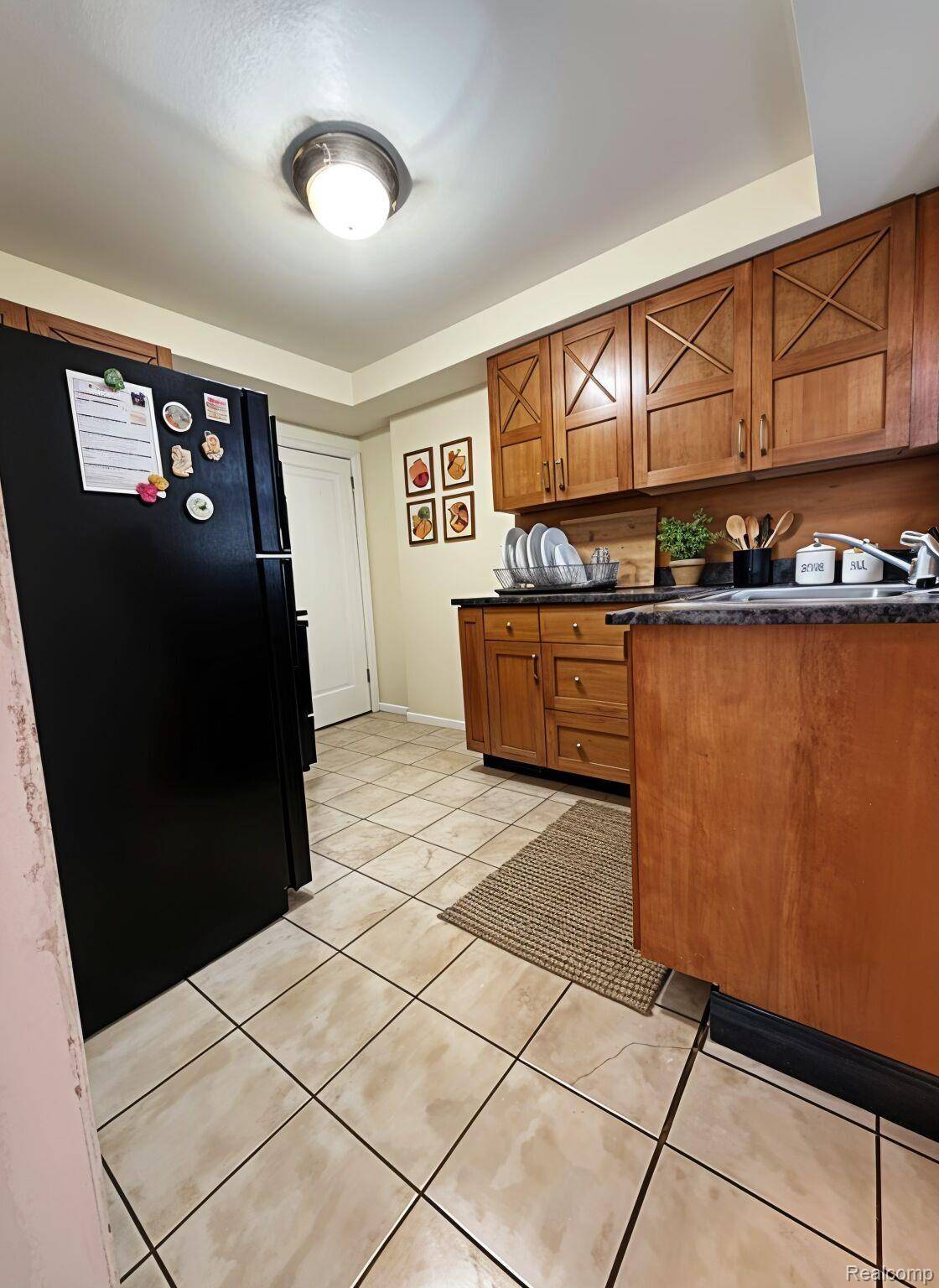 Detroit, MI 48224,15763 Munich