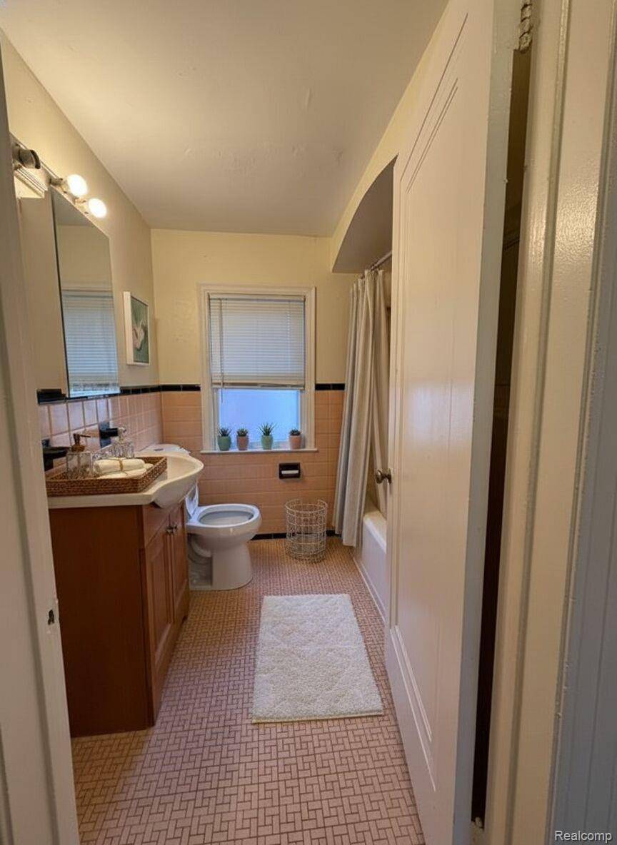 Detroit, MI 48224,15763 Munich