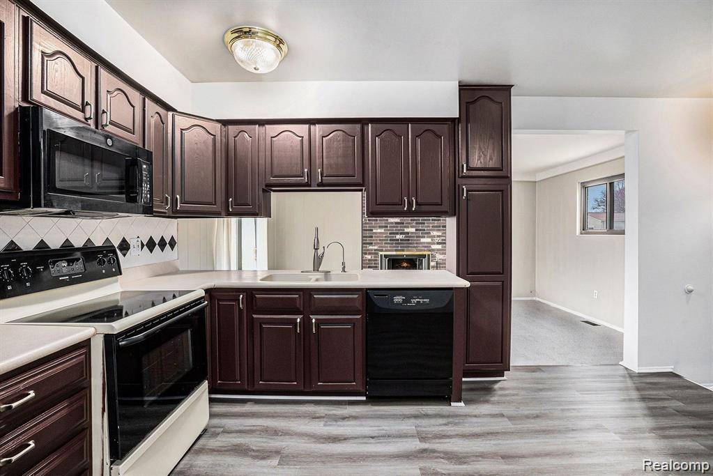 Troy, MI 48083,3410 Pasadena DR