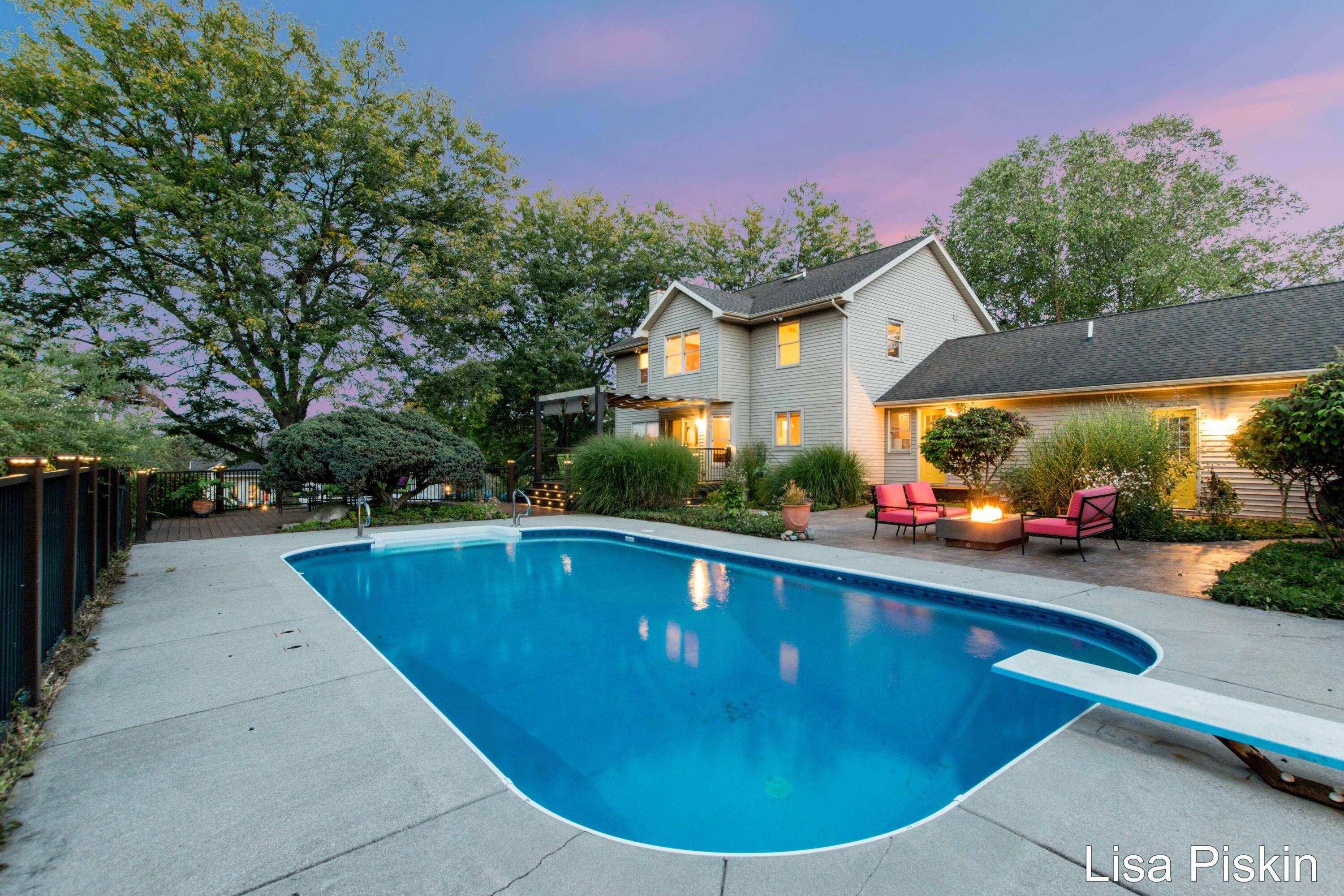 Ada, MI 49301,2197 Knollpoint DR NE