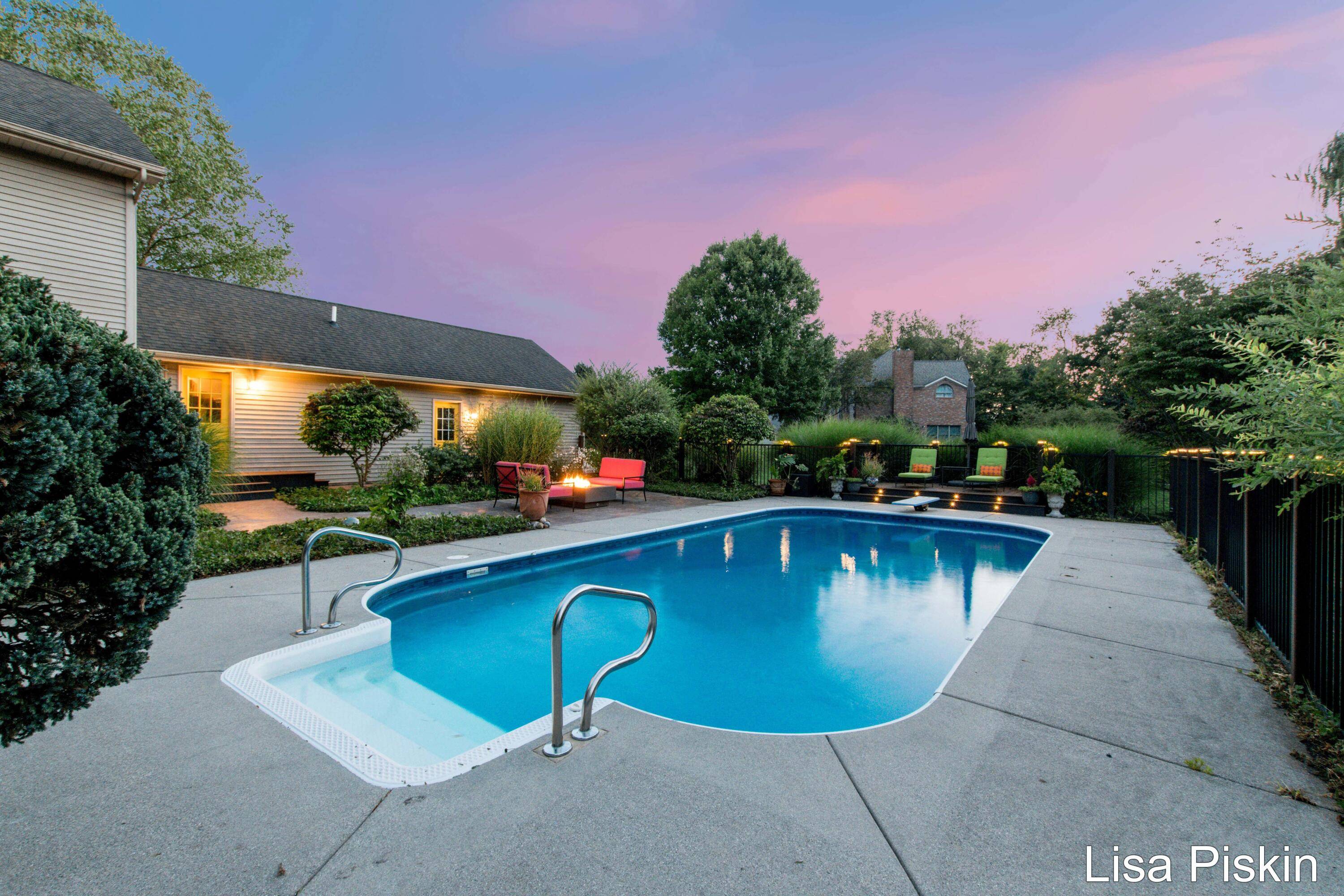 Ada, MI 49301,2197 Knollpoint DR NE