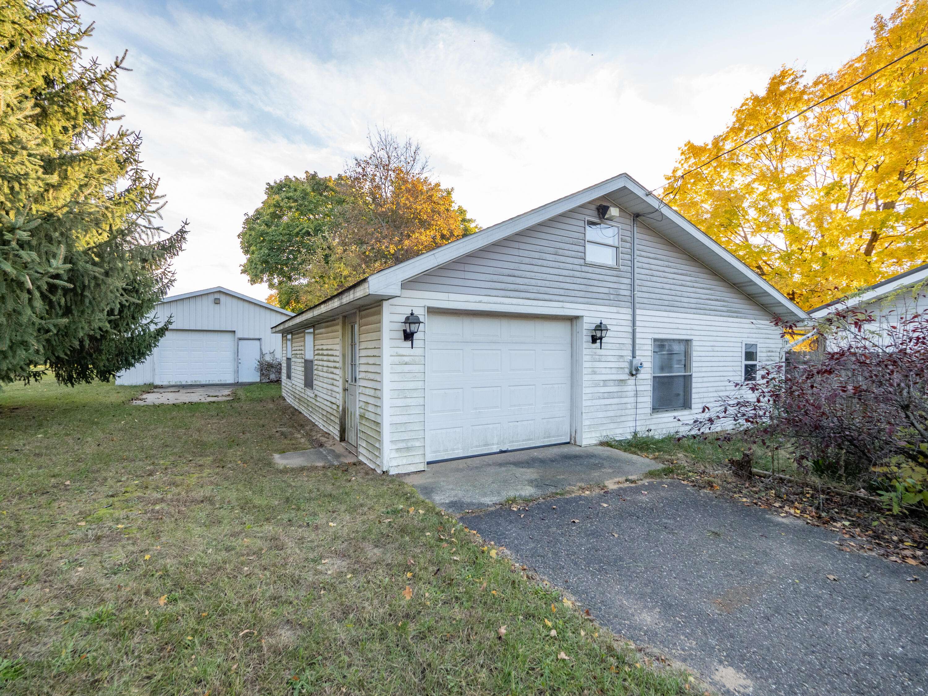 Lawton, MI 49065,402 Durkee ST