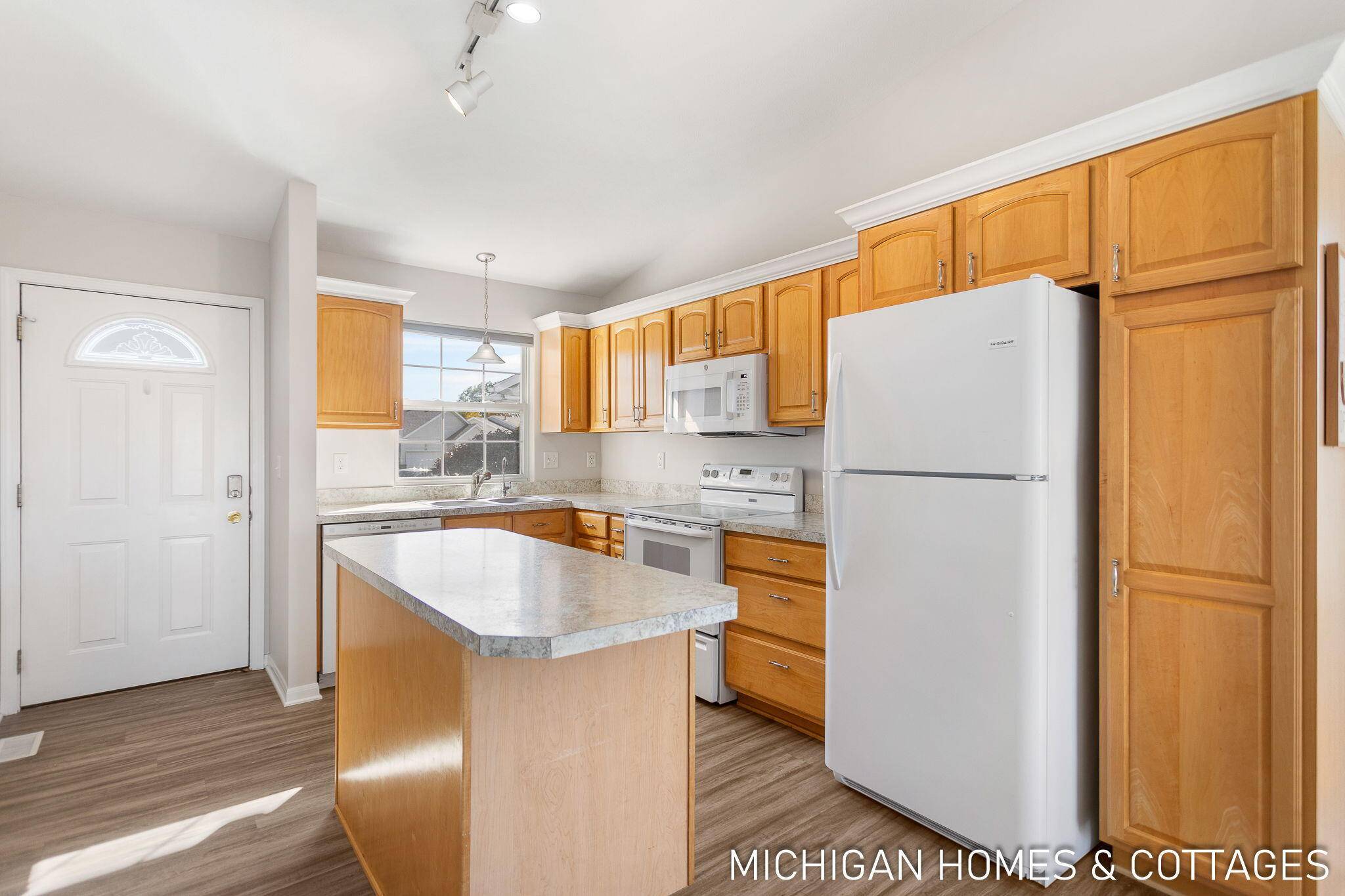 Holland, MI 49423,634 Wilshire CT