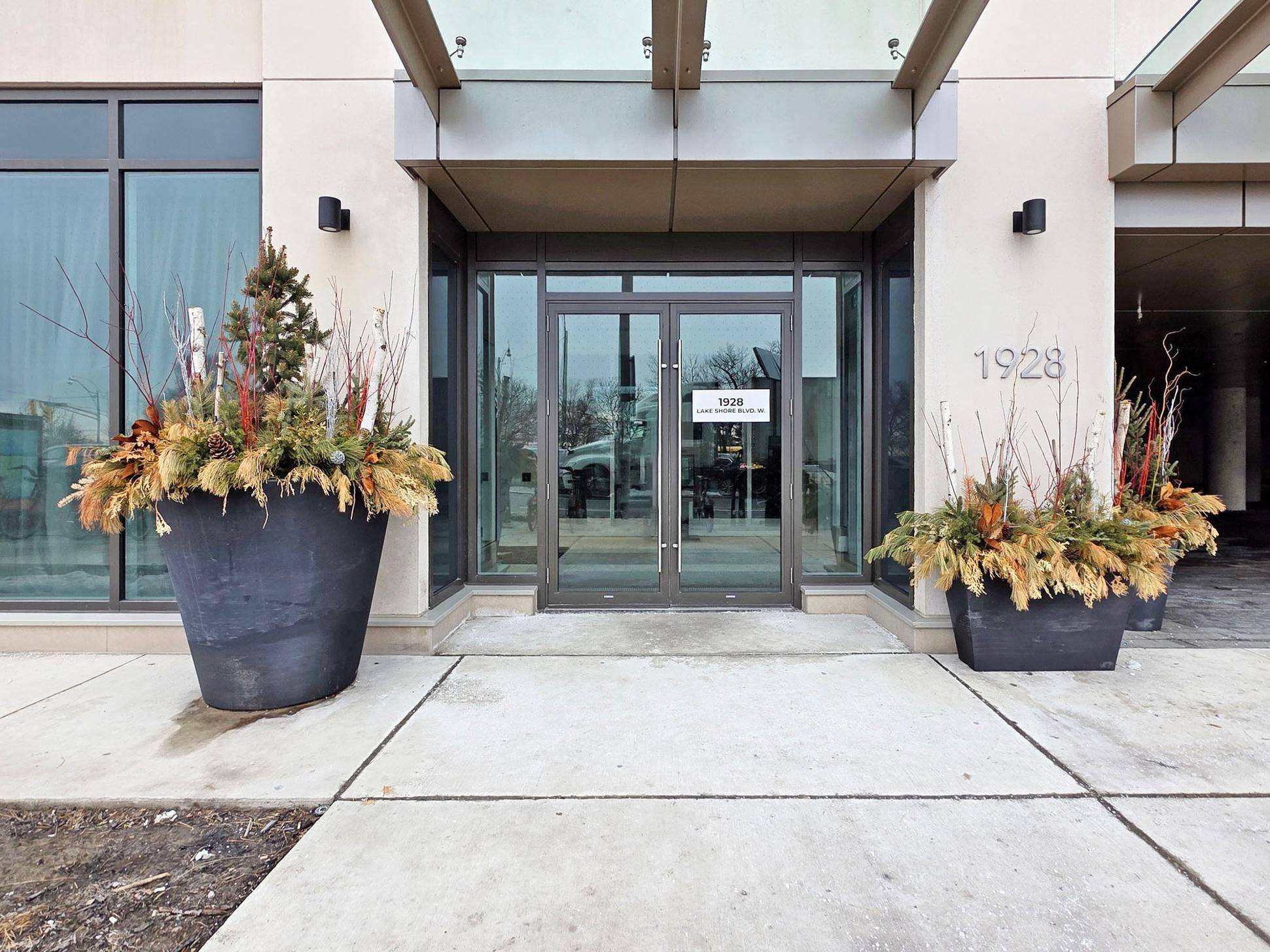 Toronto W01, ON M6S 0B1,1928 Lake Shore BLVD W #3701