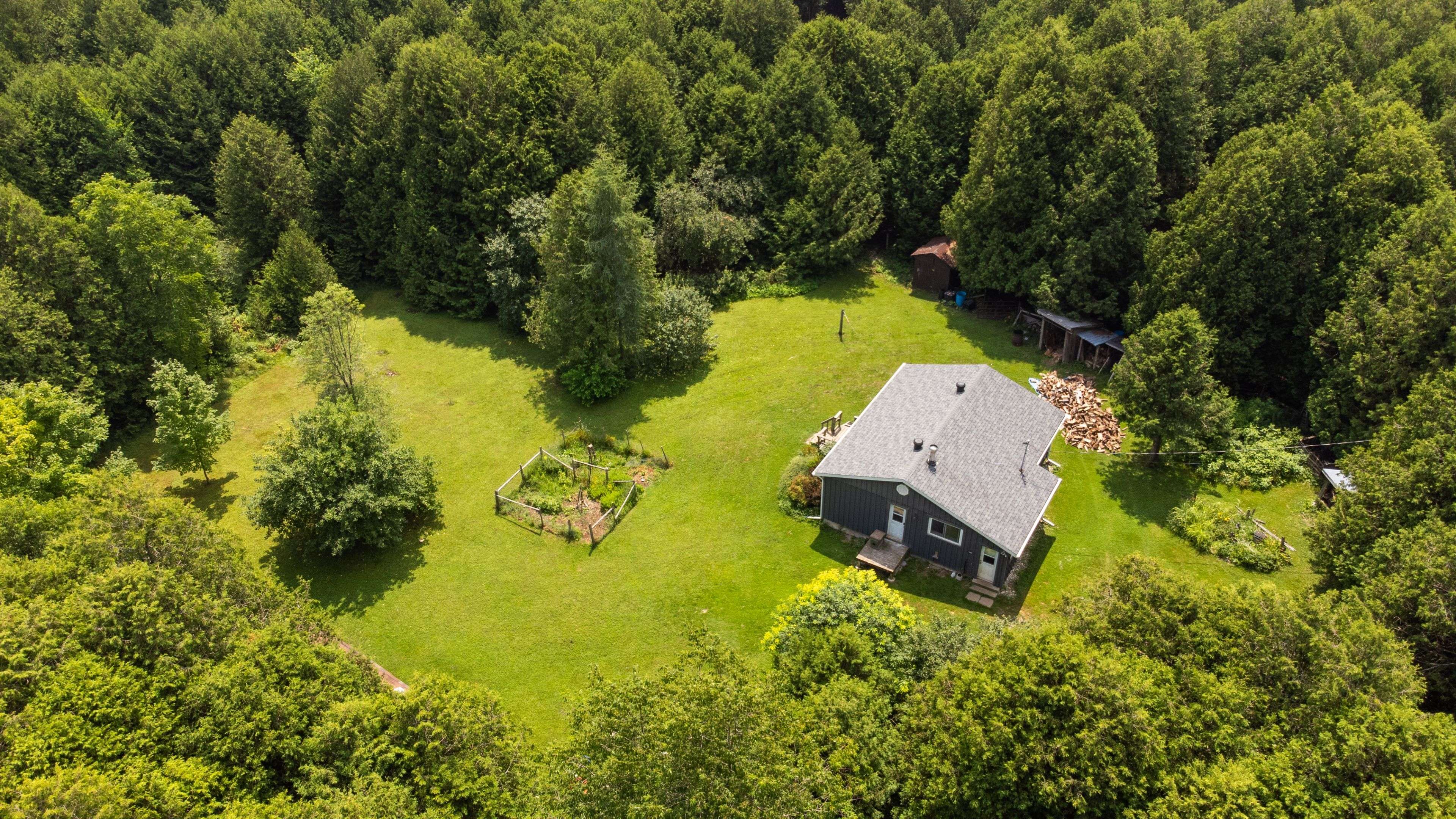 Chatsworth, ON N0H 1R0,620026 Robson RD