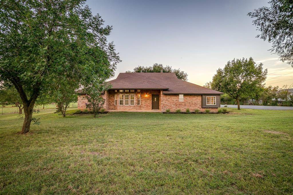 1560 Broad Valley Court, Burleson, TX 76028