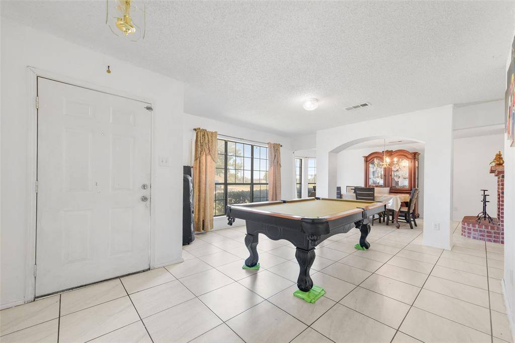 925 Clover Hill Lane, Cedar Hill, TX 75104