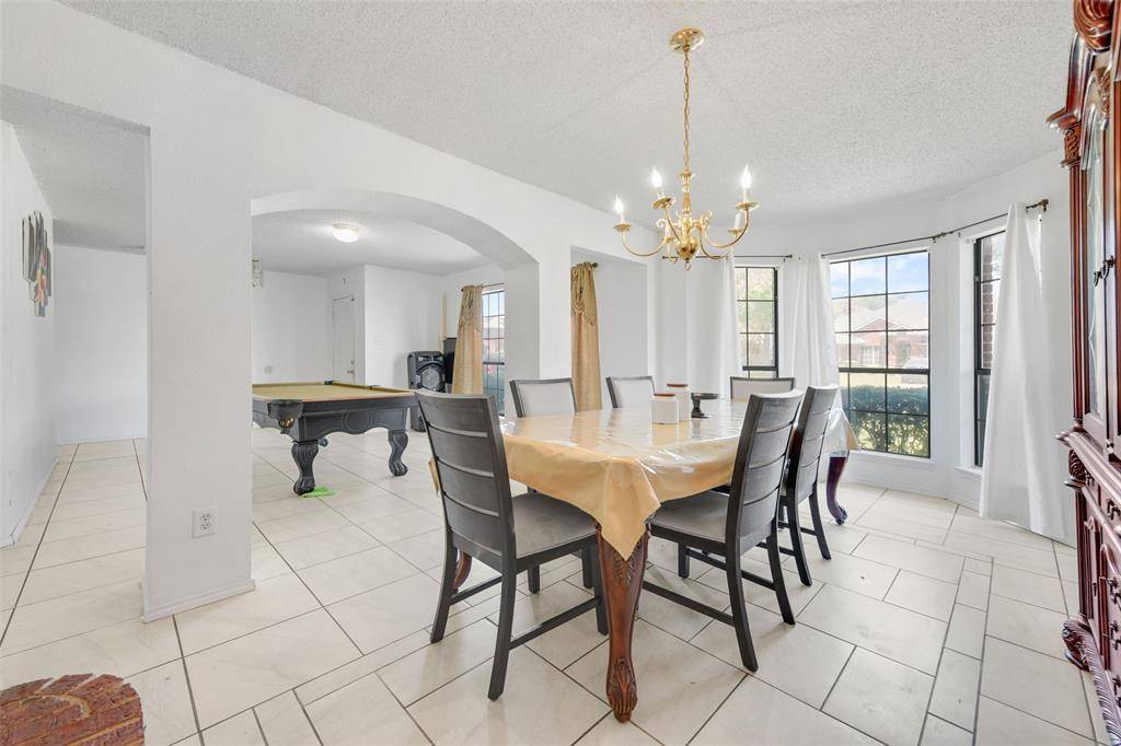 925 Clover Hill Lane, Cedar Hill, TX 75104